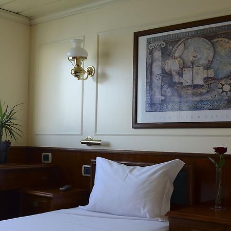 Invicta Ribeira Boat Hotel Порто Екстериор снимка