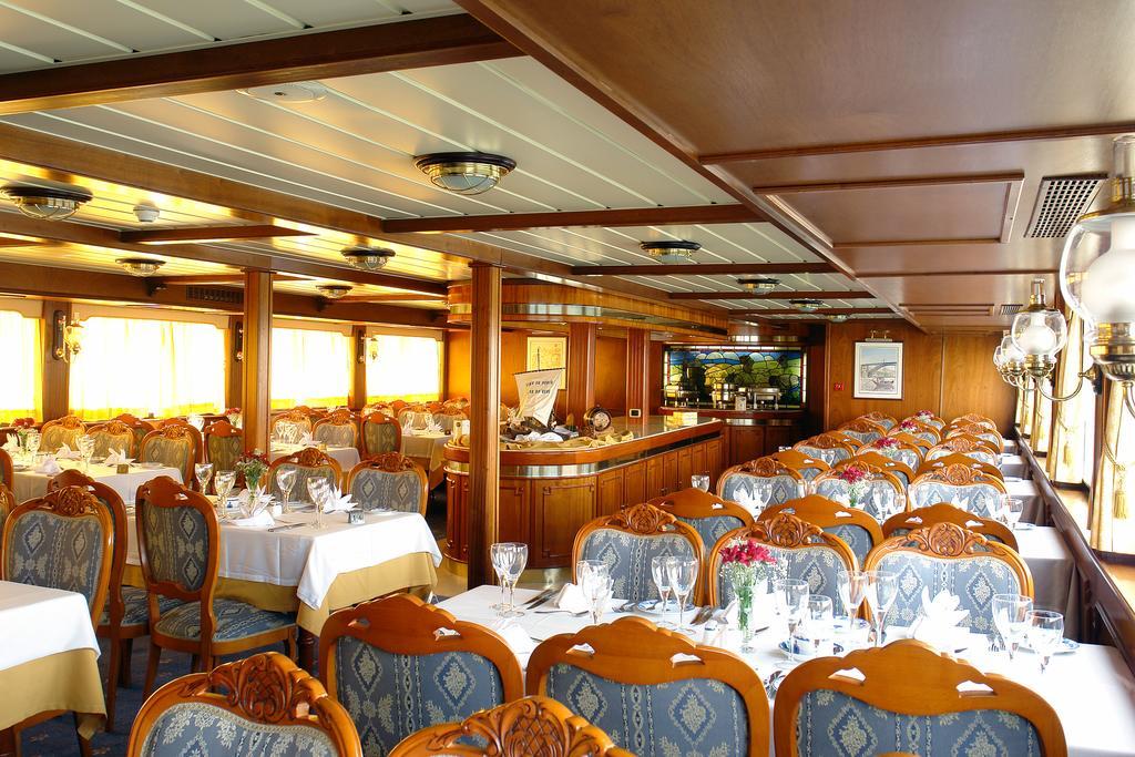 Invicta Ribeira Boat Hotel Порто Екстериор снимка