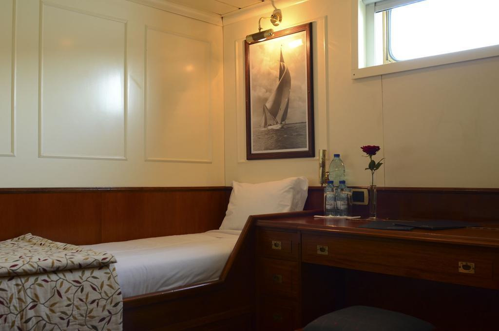 Invicta Ribeira Boat Hotel Порто Екстериор снимка