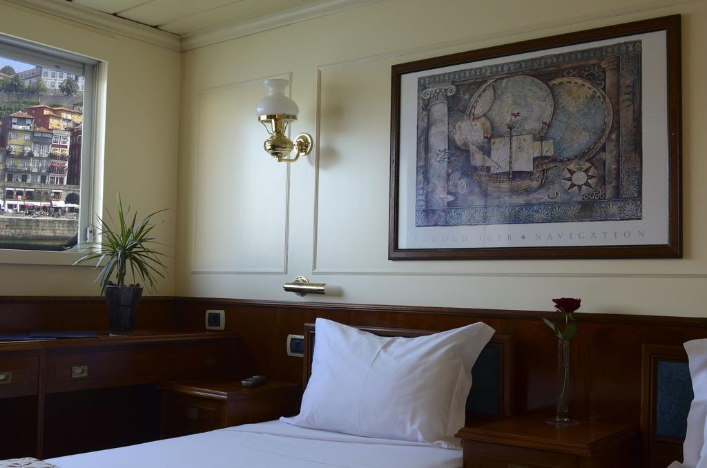 Invicta Ribeira Boat Hotel Порто Екстериор снимка