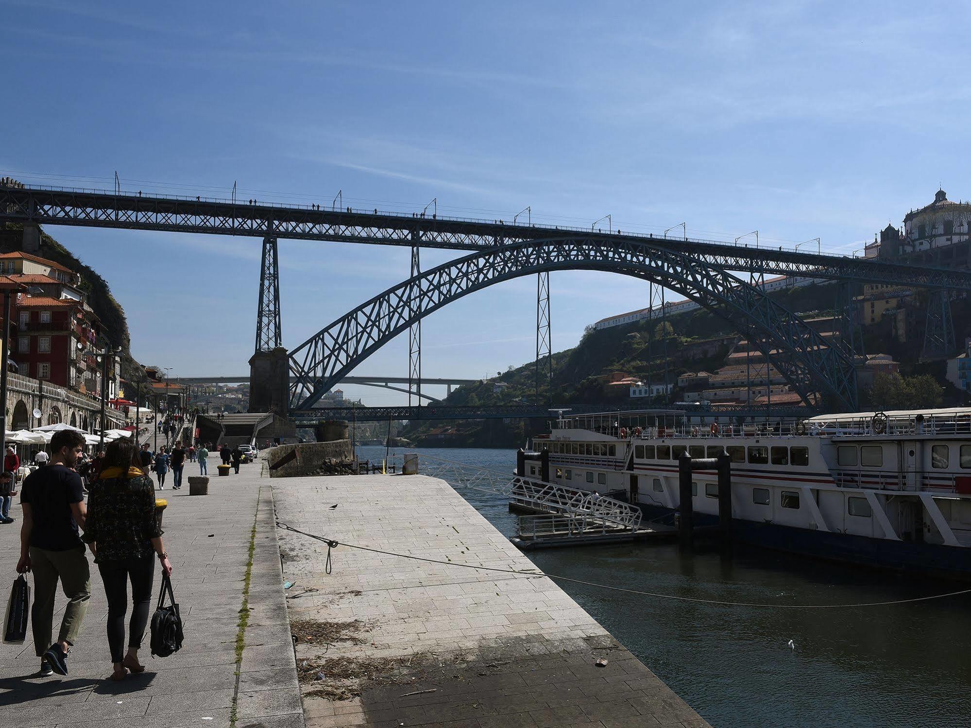 Invicta Ribeira Boat Hotel Порто Екстериор снимка