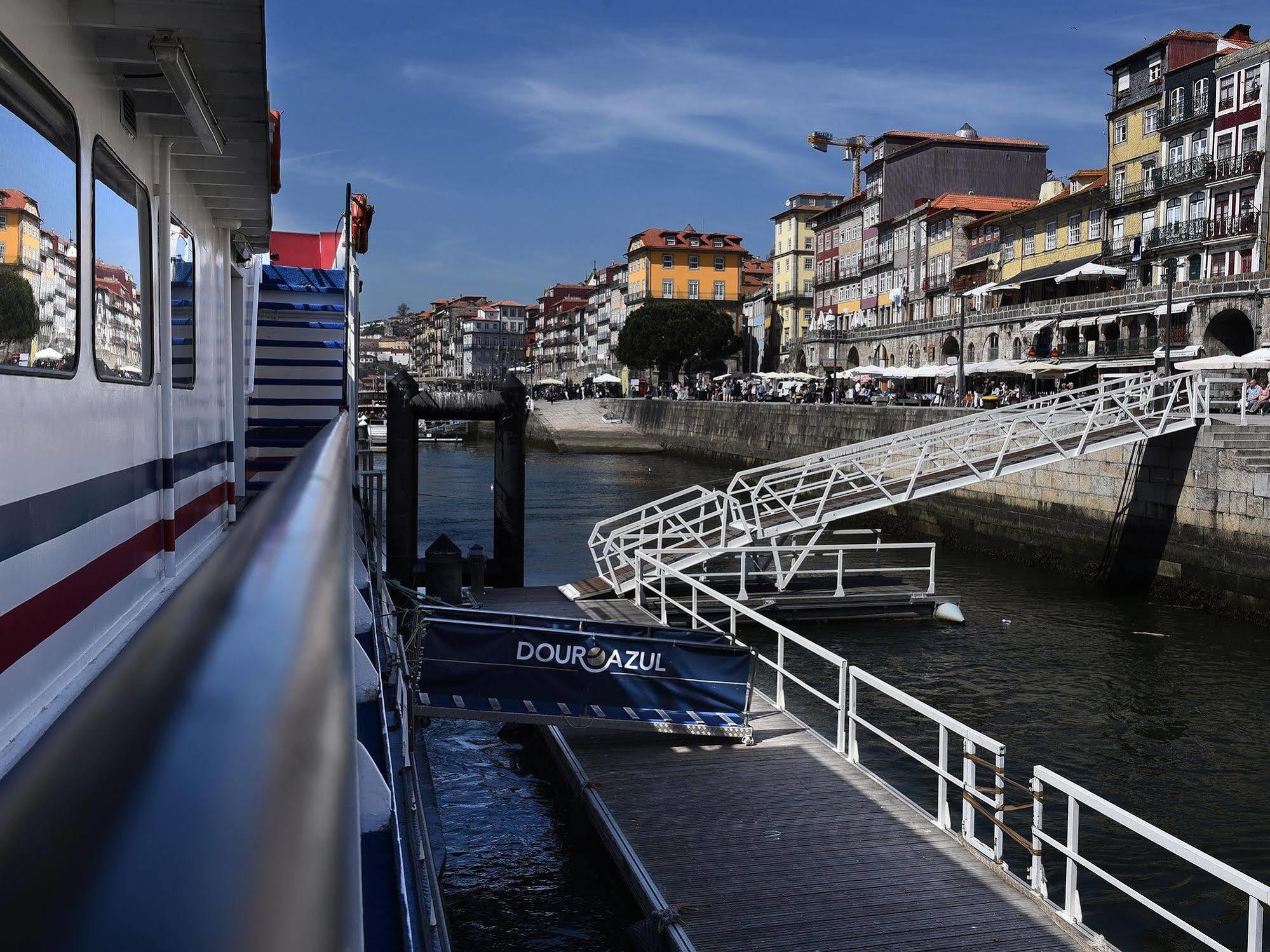 Invicta Ribeira Boat Hotel Порто Екстериор снимка