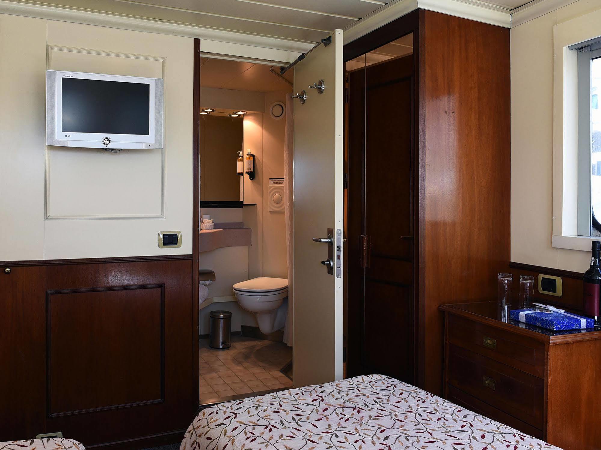 Invicta Ribeira Boat Hotel Порто Екстериор снимка