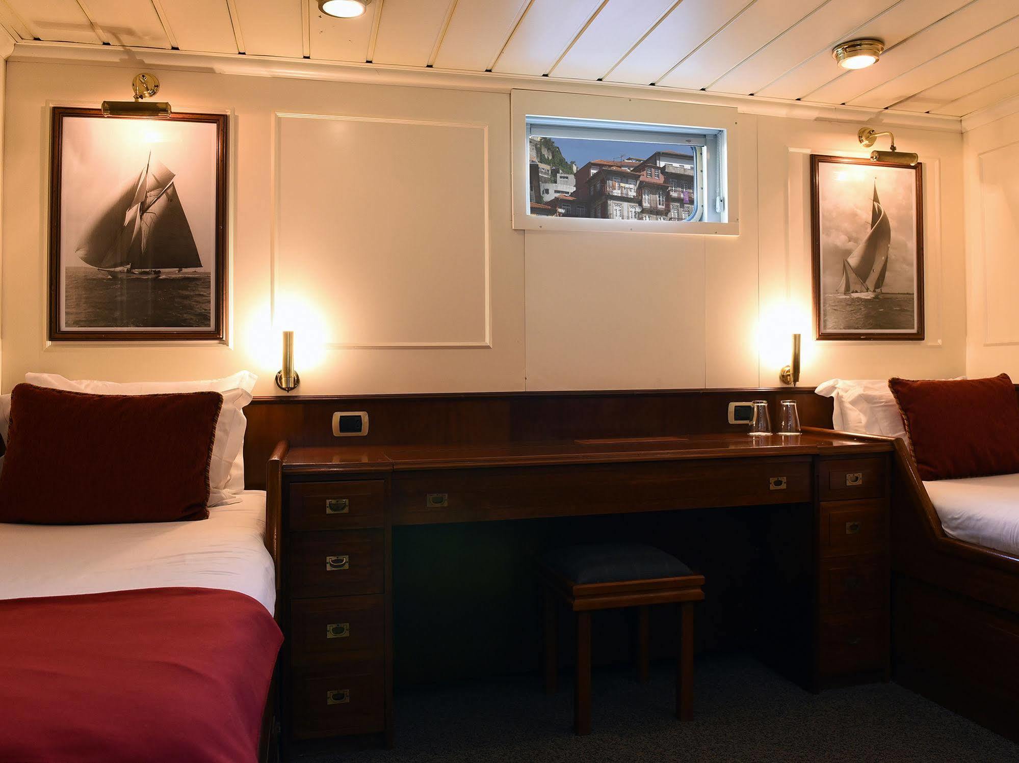 Invicta Ribeira Boat Hotel Порто Екстериор снимка