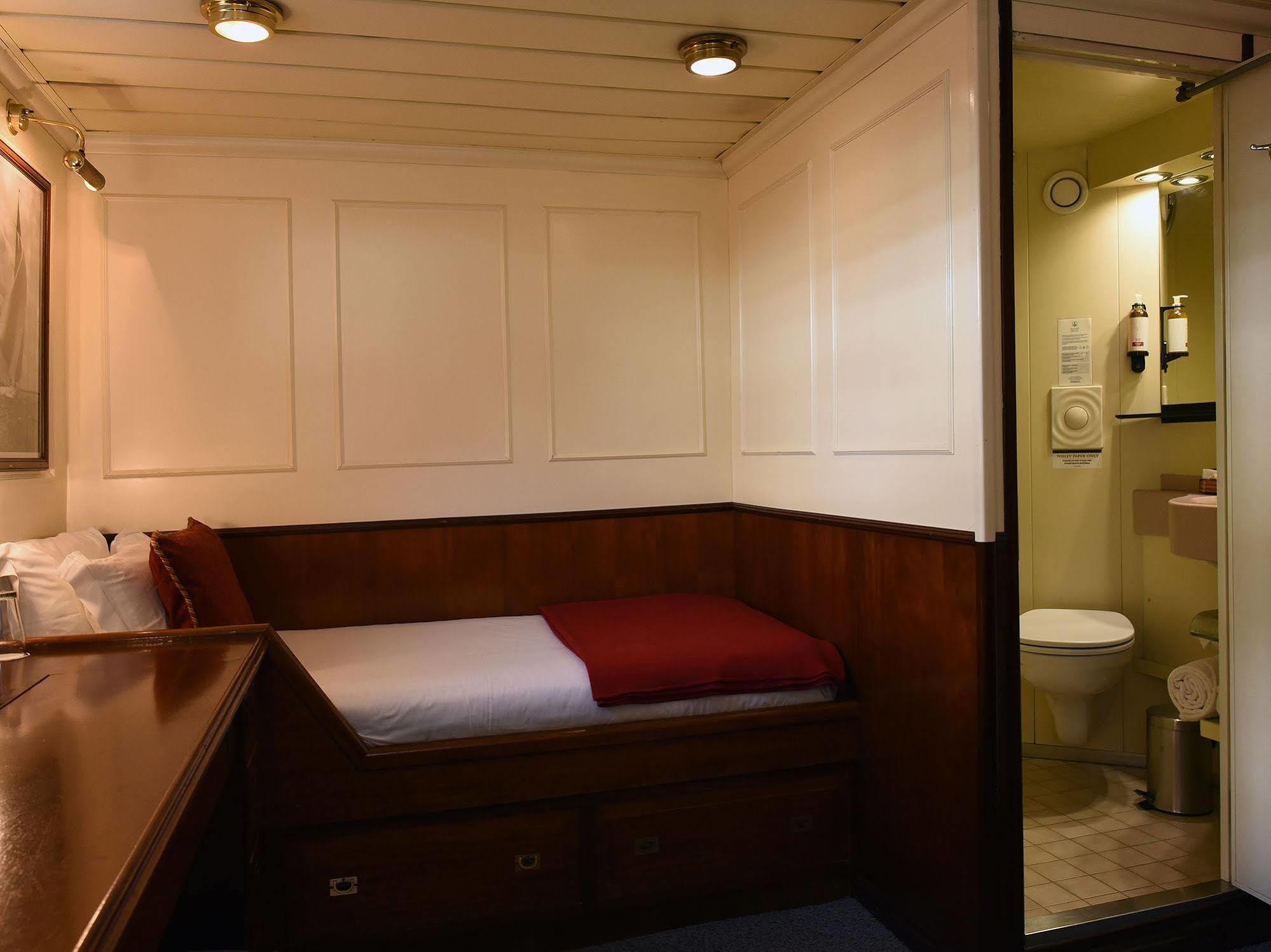 Invicta Ribeira Boat Hotel Порто Екстериор снимка
