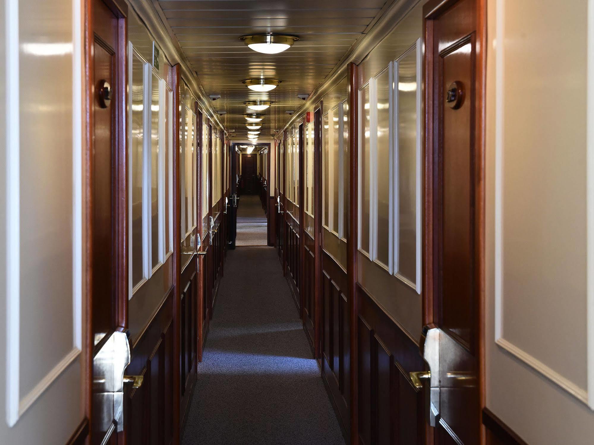 Invicta Ribeira Boat Hotel Порто Екстериор снимка